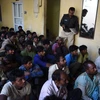 Ngư dân Ấn Độ bị bắt giữ tại sở cảnh sát ở thành phố cảng Karachi, miền nam Pakistan ngày 31/3. (Nguồn: AFP/TTXVN)
