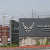 Bên ngoài căn cứ không quân Osan của Mỹ tại Pyeongtaek. (Nguồn: Yonhap/TTXVN)
