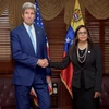 Ngoại trưởng Mỹ John Kerry (trái) trong cuộc gặp với Ngoại trưởng Venezuela Delcy Rodriguez tại Santo Domingo ngày 14/6. (Nguồn: EPA/TTXVN)