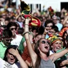 Các cổ động viên Bồ Đào Nha vui mừng sau khi đội nhà quân bình tỷ số với đội Hungary ngày 22/6. (Nguồn: AFP/TTXVN)