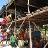 Cuộc sống tạm bợ của những đứa trẻ Việt kiều Campuchia mù chữ ở ấp Đồng Kèn 2, huyện Tân Châu, Tây Ninh. (Ảnh: Thanh Tân/TTXVN)