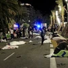 Thi thể các nạn nhân tại hiện trường vụ tấn công ở Nice ngày 14/7. (Nguồn: The New York Times/TTXVN)