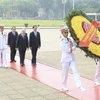 Đoàn đại biểu lãnh đạo Đảng, Nhà nước vào Lăng viếng Chủ tịch Hồ Chí Minh. (Ảnh: Phạm Kiên/TTXVN) 