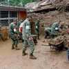 Binh sỹ Mexico thực hiện công tác cứu hộ ở khu vực Xalapa, Veracruz ngày 6/8. (Nguồn: AFP/TTXVN)