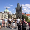 Du khách nước ngoài tham quan Prague. Ảnh minh họa. (Nguồn: oocities.org)
