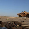 Lực lượng ủng hộ Chính phủ Libya trong chiến dịch giành lại thành phố Sirte từ tay IS ngày 3/8. (Nguồn: AFP/TTXVN)