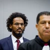 Ahmad al-Faqi al-Mah (trái) tại một phiên tòa của ICC ở Hague, Hà Lan ngày 30/9/2015. (Nguồn: AFP/TTXVN)