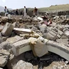 Cảnh đổ nát sau các cuộc không kích của liên quân Saudi Arabia tại thủ đô Sanaa ngày 11/8. (Nguồn: EPA/TTXVN)
