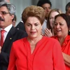 Cựu Tổng thống Brazil Dilma Rousseff (giữa) sau khi bị Thượng viện bãi nhiệm ở thủ đô Brasilia ngày 31/8. (Nguồn: AFP/TTXVN)