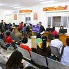 Người dân đăng ký cấp thẻ căn cước công dân tại Hà Nội. (Ảnh: Doãn Tấn/TTXVN)