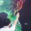 Chuyên gia Cơ quan Khí tượng Hàn Quốc phân tích các dư chấn đo được sau vụ nổ được cho là vụ thử hạt nhân của Triều Tiên, tại Seoul ngày 9/9. (Nguồn: AFP/TTXVN)