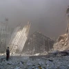 Cảnh đổ nát sau vụ tấn công khủng bố nhằm vào Trung tâm Thương mại thế giới ở thành phố New York ngày 11/9/2001. (Nguồn: AFP/TTXVN)