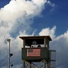Binh sỹ Mỹ gác tại nhà tù ở Vịnh Guantanamo. (Nguồn: AFP/TTXVN)