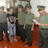 Cơ quan Công an thi hành lệnh bắt, khám xét khẩn cấp nơi ở, nơi làm việc của Trần Văn Hạnh. (Nguồn: cand.com.vn)