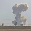 Khói bốc lên sau cuộc không kích tại thị trấn Nawaran, cách thành phố Mosul 10km về phía đông, ngày 20/10. (Nguồn: AFP/TTXVN)
