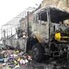 Chiếc xe tải bị cháy thành tro. (Nguồn: http: thanhnien.vn)