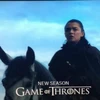 Hình ảnh Arya ngồi trên lưng ngựa trong bộ quần áo mùa Đông