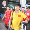 Các cầu thủ Đội tuyển bóng đá Việt Nam tại sân bay Tân Sơn Nhất. (Ảnh: Xuân Dự/TTXVN)