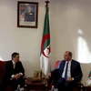 Đại sứ Phạm Quốc Trụ gặp Tỉnh trưởng Oran, Zaafen Abdelghani. (Ảnh: Thanh Bình/Vietnam+)