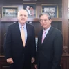 Đại sứ Phạm Quang Vinh trong cuộc gặp gỡ Thượng nghị sỹ Mỹ John McCain.