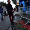Đặt hoa tưởng niệm các nạn nhân vụ tấn công khủng bố tại hộp đêm Reina ở thành phố Istanbul ngày 1/1. (Nguồn: AFP/TTXVN)
