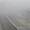 Sương mù dày đặc bao trùm sân bay quốc tế Bắc Kinh ngày 4/1/2017. (Nguồn: THX/TTXVN)