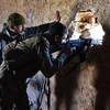 Binh sỹ thuộc lực lượng ủng hộ Chính phủ Syria trong một cuộc tấn công ở khu vực thành phố Al-Bab ngày 25/11/2016. (Nguồn: AFP/TTXVN)