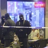 Cảnh sát Bỉ trong chiến dịch truy quét khủng bố tại quận Schaerbeek , thủ đô Brussels. (Nguồn: EPA/TTXVN)