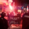 Cảnh sát Pháp triển khai để ngăn chặn những người biểu tình quá khích tại Marseille ngày 10/2. (Nguồn: AFP/TTXVN)
