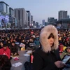 Những người phản đối Tổng thống bị luận tội Park Geun-Hye tuần hành tại Seoul ngày 25/2. (Nguồn: AFP/TTXVN)