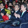 Nghị sĩ Ahn Cheol-soo (phải) tại một sự kiện ở Goyang, bắc Seoul ngày 18/3. (Nguồn: EPA/TTXVN)