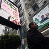  Biển quảng cáo về cuộc bầu cử Quốc hội trên một tuyến phố ở thủ đô Algiers ngày 6/4. (Nguồn: AFP/TTXVN)