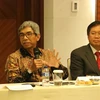 Thứ trưởng Bộ Ngoại giao Indonesia Abdurrahman M. Fachir và Đại sứ Việt Nam tại Indonesia Hoàng Anh Tuấn tại diễn đàn. (Ảnh: Đỗ Quyên/TTXVN)