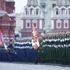 Các quân nhân Nga tại lễ diễu binh diễu hành kỷ niệm 72 năm Ngày Chiến thắng vĩ đại ở Moskva ngày 9/5. (Nguồn: EPA/TTXVN)