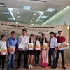 Các sinh viên Việt Nam khóa 2016-2017 tại Trung Tâm Nghiên Cứu Nông Nghiệp Sa Mạc Ramat Negev trong ngày lễ tốt nghiệp. (Ảnh: Việt Thắng/Vietnam+)