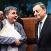 Bộ trưởng Tài chính Hy Lạp Euclid Tsakalotos (trái) tại Hội nghị Bộ trưởng Tài chính Nhóm các nước sử dụng đồng tiền chung châu Âu ở Brussels (Bỉ) ngày 22/5. (Nguồn: AFP/TTXVN)