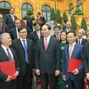 Chủ tịch nước Trần Đại Quang với các Đại sứ, Trưởng các Cơ quan đại diện Ngoại giao Việt Nam ở nước ngoài. (Ảnh: Nhan Sáng/TTXVN)