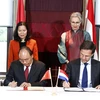 Thủ tướng Nguyễn Xuân Phúc với Thủ tướng Vương quốc Hà Lan Mark Rutte Ký Ý định thư giữa hai nước về tạo thuận lợi triển khai các dự án chuyển đổi quy mô lớn để phát triển bền vững Đồng bằng sông Cửu Long. 