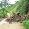 Sạt lở xảy ra tại tuyến đường từ huyện Điện Biên Đông đi các xã trên địa bàn. (Ảnh: Xuân Tiến/TTXVN)