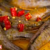 [Video] Món ngon dễ làm: Cá bống đồng kho nghệ cực kỳ đưa cơm