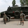  Cảnh sát Ấn Độ gác tại huyện Anantnag sau vụ tấn công khủng bố ngày 11/7. (Nguồn: THX/TTXVN)
