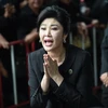 Bà Yingluck Shinawatra trả lời phỏng vấn khi tới tòa án ở Bangkok. (Nguồn: AFP/TTXVN)