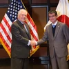  Ngoại trưởng Nhật Bản Taro Kono (phải) và người đồng cấp Mỹ Rex Tillerson. (Nguồn: EPA/TTXVN)