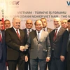 Thủ tướng Nguyễn Xuân Phúc và Thủ tướng Cộng hòa Thổ Nhĩ Kỳ Binali Yildirim đến dự Diễn đàn doanh nghiệp Việt Nam-Thổ Nhĩ Kỳ. (Ảnh: Thống Nhất/TTXVN)