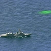 Tàu hộ tống của Lực lượng Phòng vệ trên biển Nhật Bản tìm kiếm các thành viên phi hành đoàn mất tích trong vụ tai nạn trực thăng ở vùng biển thuộc tỉnh Aomori ngày 27/8. (Nguồn: Kyodo/TTXVN)