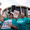 Người dân phản đối đạo luật SB 4. (Nguồn: nytimes.com)