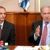 Thủ tướng Benjamin Netanyahu và cựu Bộ trưởng Khoa học Eliezer Sandberg. (Nguồn: timesofisrael.com)