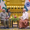 Tổng thống Myanmar Htin Kyaw (phải) và Thủ tướng Ấn Độ Narendra Modi (trái) tại cuộc gặp ở Naypyidaw ngày 5/9. (Nguồn: AFP/TTXVN)
