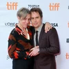 Nữ diễn viên Frances McDormand (trái) và nam diễn viên Sam Rockwell (phải) dự lễ ra mắt phim "Three Billboards Outside Ebbing, Missouri" tại LHP quốc tế Toronto ở Toronto, Canada ngày 11/9. (Nguồn: AFP/TTXVN)