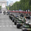 Xe tăng quân đội Pháp diễu binh trên đại lộ Champs-Elysees ngày 14/7. (Nguồn: AFP/TTXVN)